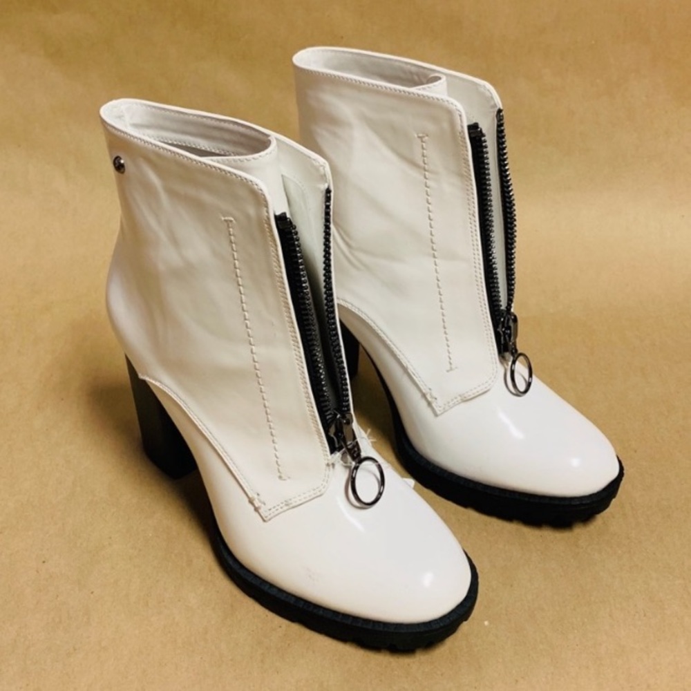 Simply Vera Wang white booties